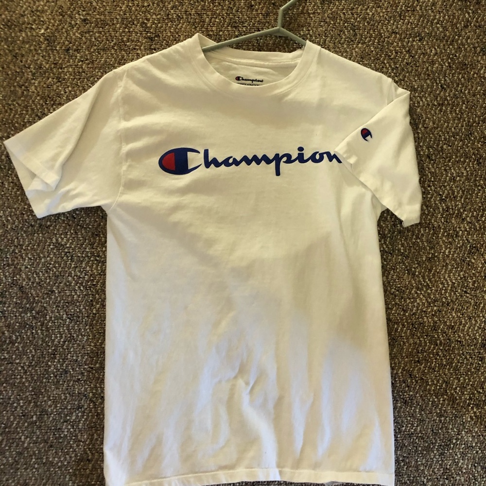 White champion men’s shirt